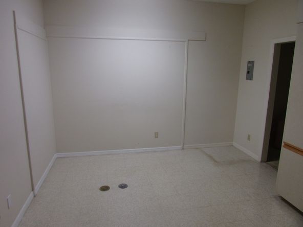 GREAT BUILDING TO BUY OR LEASE!: 1991 Hyde Park St, Sarasota, FL 34239